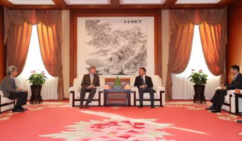 孫偉會(huì)見(jiàn)SBM公司戰(zhàn)略發(fā)展執(zhí)行董事Bernard Van Leggelo
