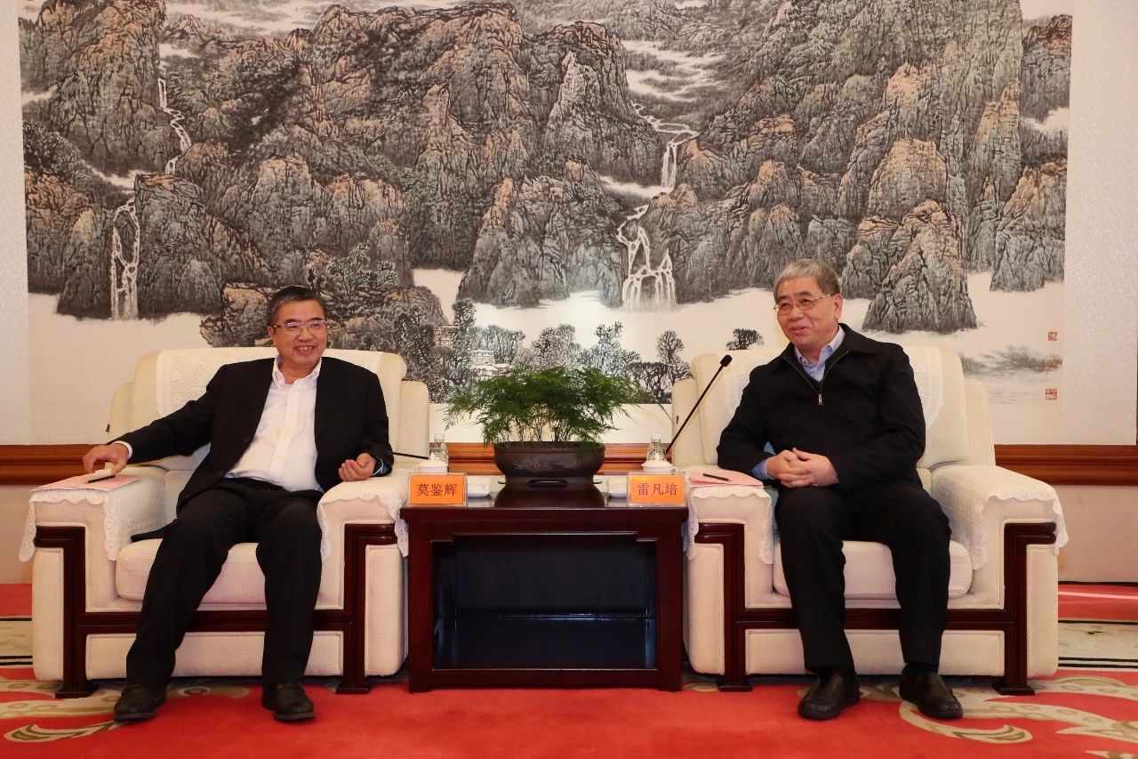 雷凡培會見中國船級社黨委副書記、總裁莫鑒輝一行
