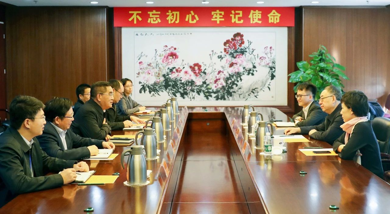 姜仁鋒會(huì)見中國(guó)國(guó)新黨委委員、總會(huì)計(jì)師劉學(xué)詩(shī) 